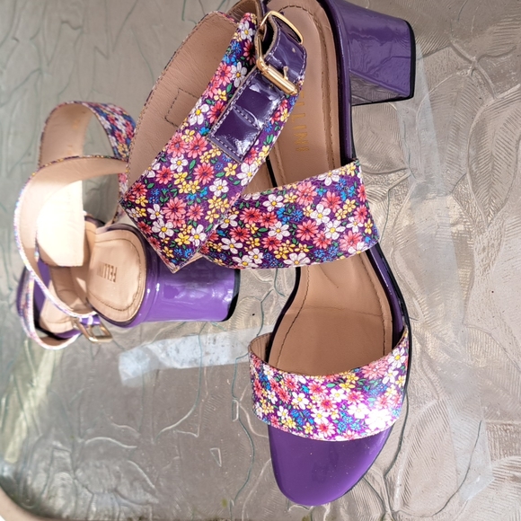 FELLINI Handmade Ankle Strap Sandals - Picture 1 of 9